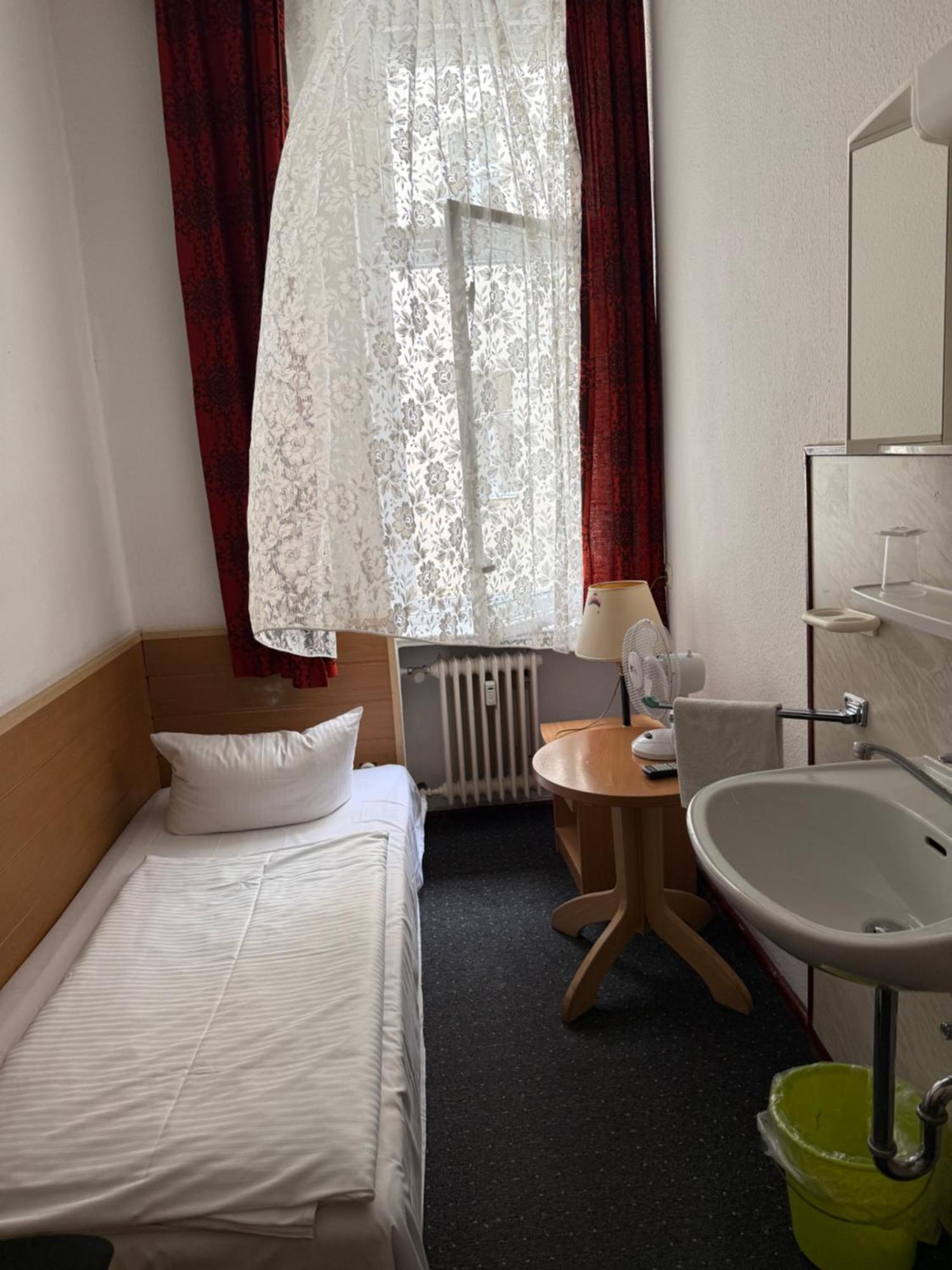 Economy Single Room